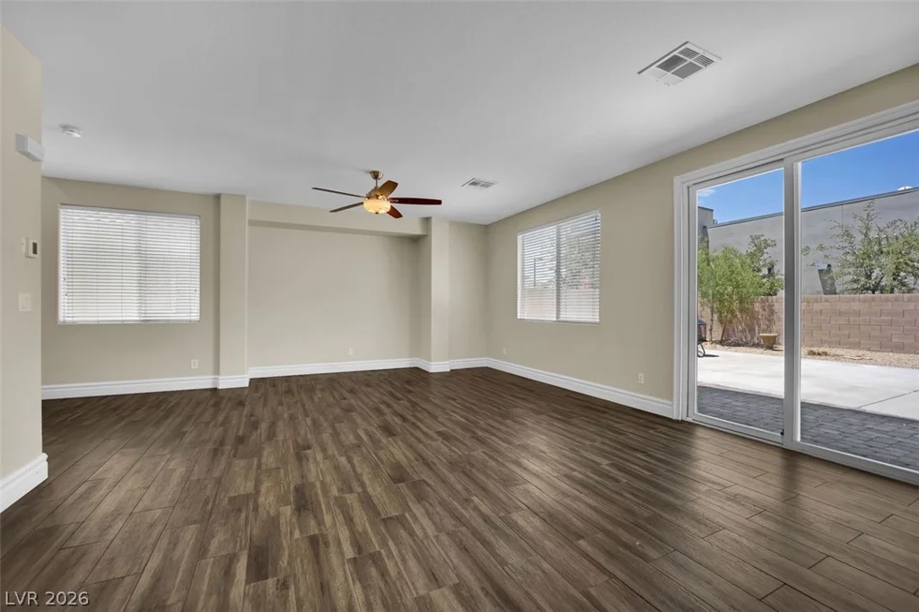 9782 Valmeyer, Las Vegas, NV 89148