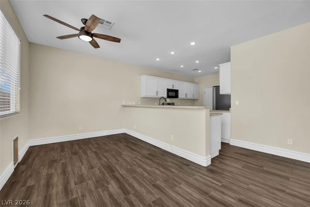 9782 Valmeyer, Las Vegas, NV 89148