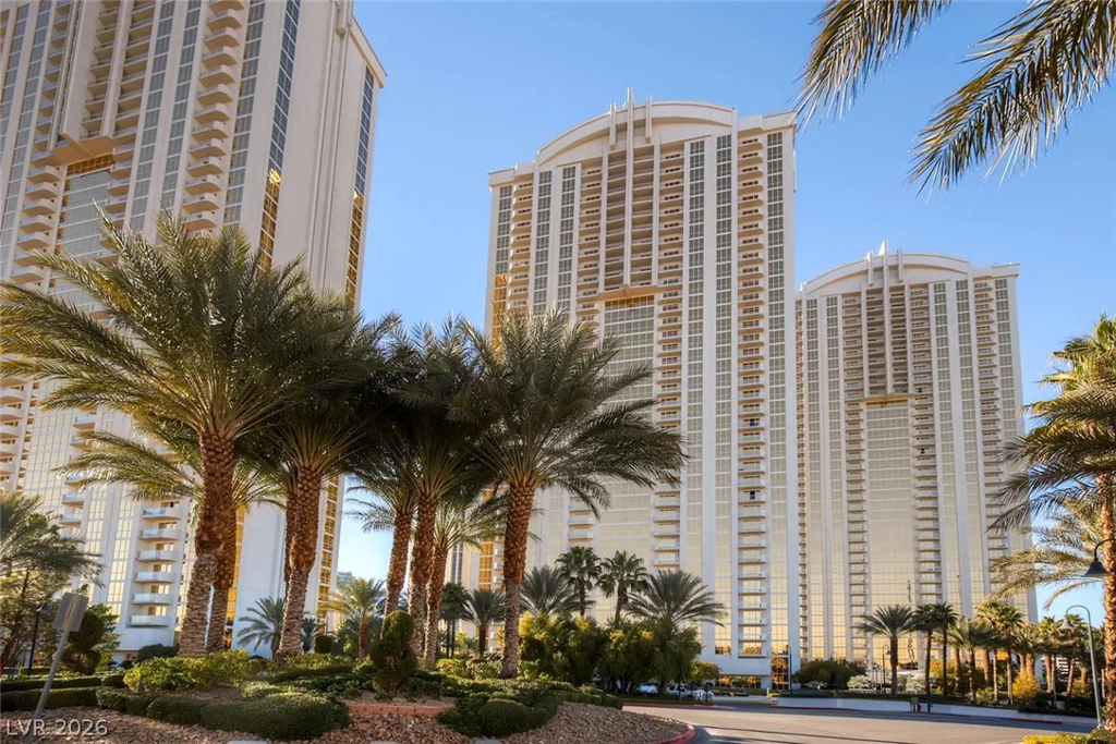 145 Harmon, Las Vegas, NV 89109