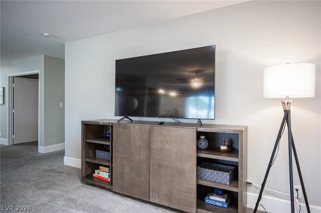 915 Vegas Valley, Las Vegas, NV 89109