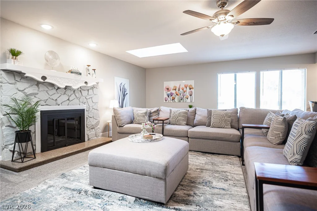 915 Vegas Valley, Las Vegas, NV 89109