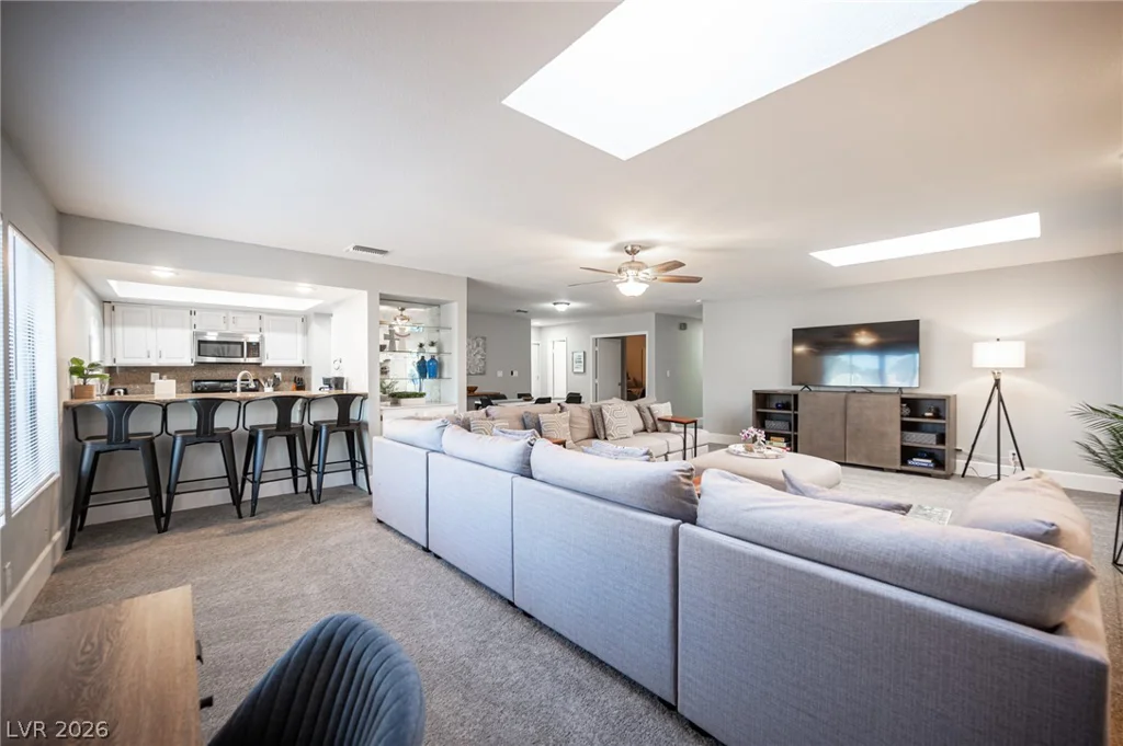 915 Vegas Valley, Las Vegas, NV 89109