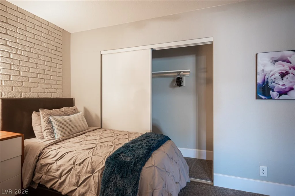 915 Vegas Valley, Las Vegas, NV 89109