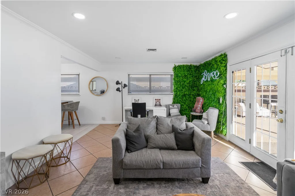 2004 Mesquite, Las Vegas, NV 89106
