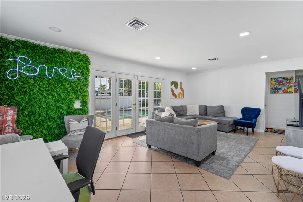 2004 Mesquite, Las Vegas, NV 89106