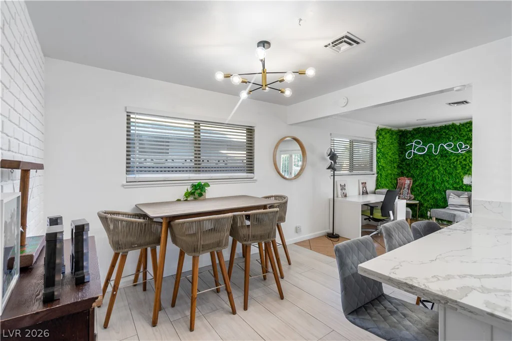 2004 Mesquite, Las Vegas, NV 89106