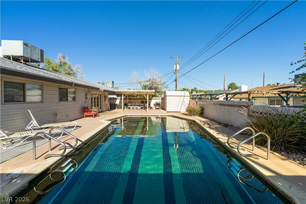 2004 Mesquite, Las Vegas, NV 89106