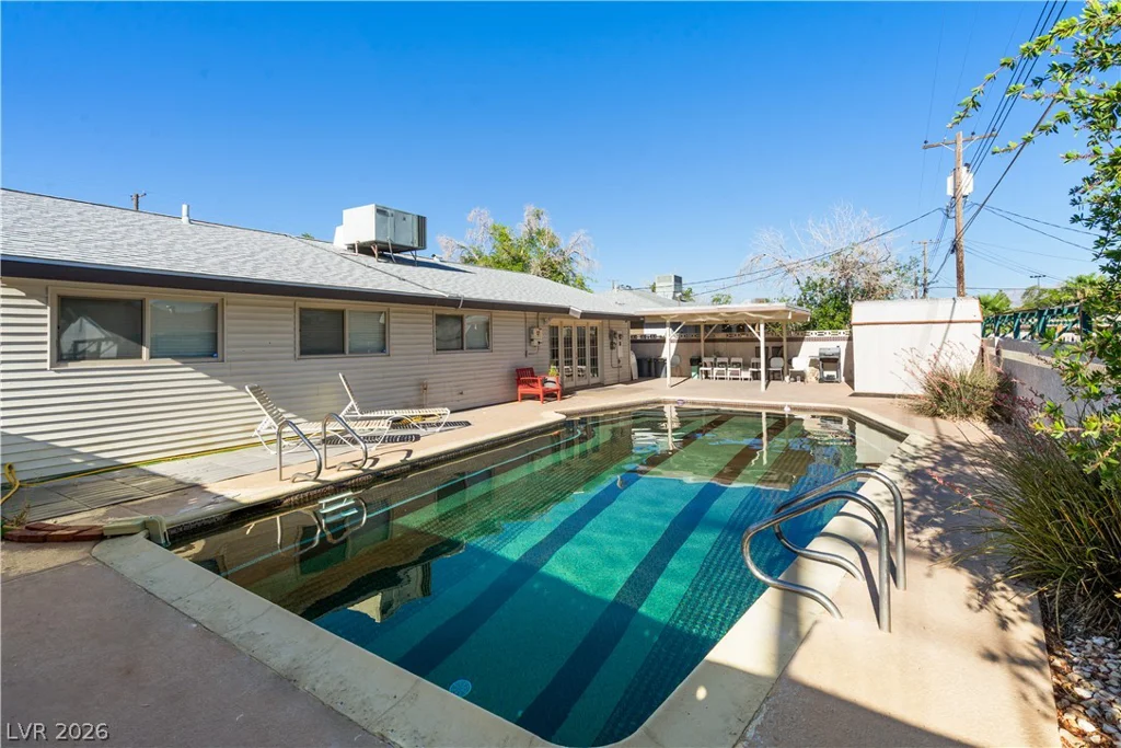 2004 Mesquite, Las Vegas, NV 89106