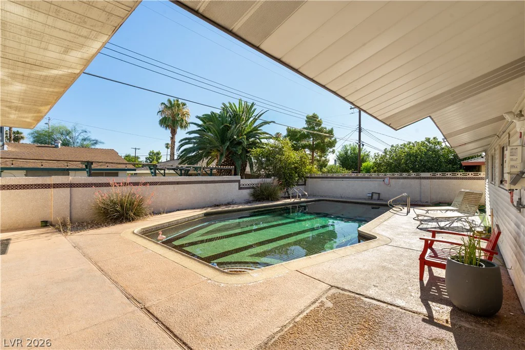 2004 Mesquite, Las Vegas, NV 89106