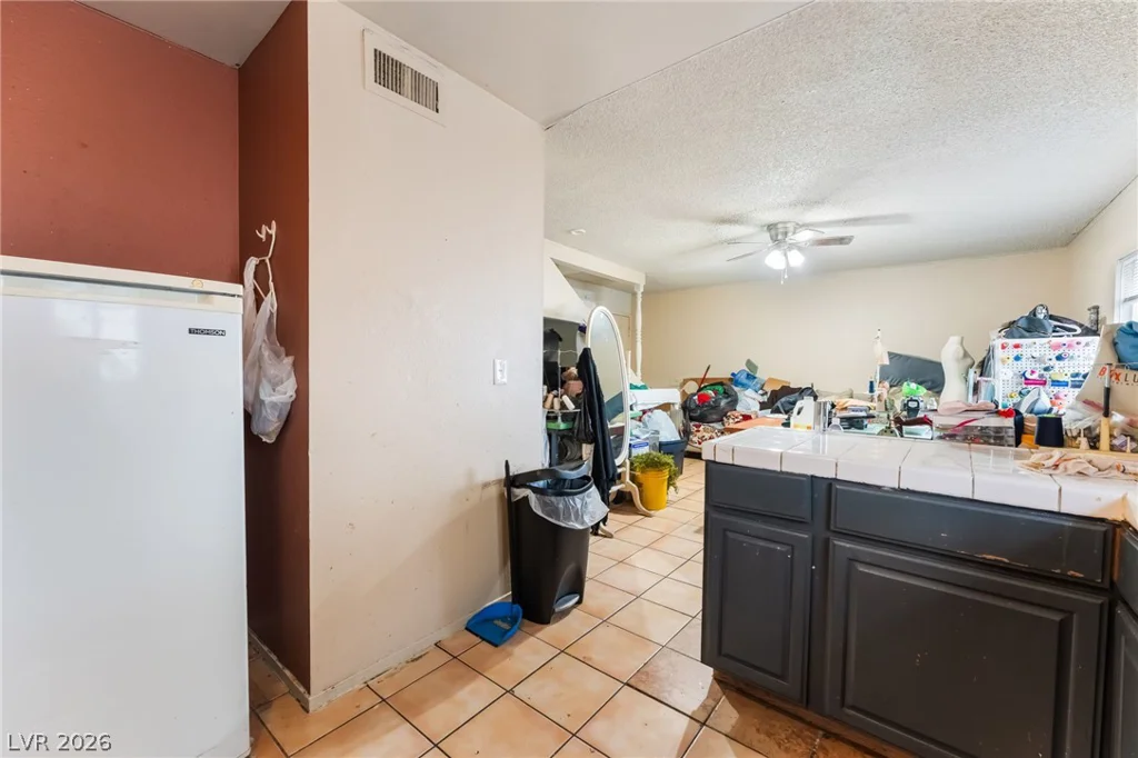 828 Sagman, Las Vegas, NV 89101