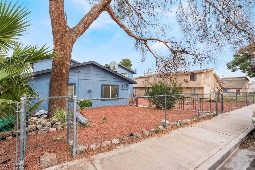 828 Sagman, Las Vegas, NV 89101