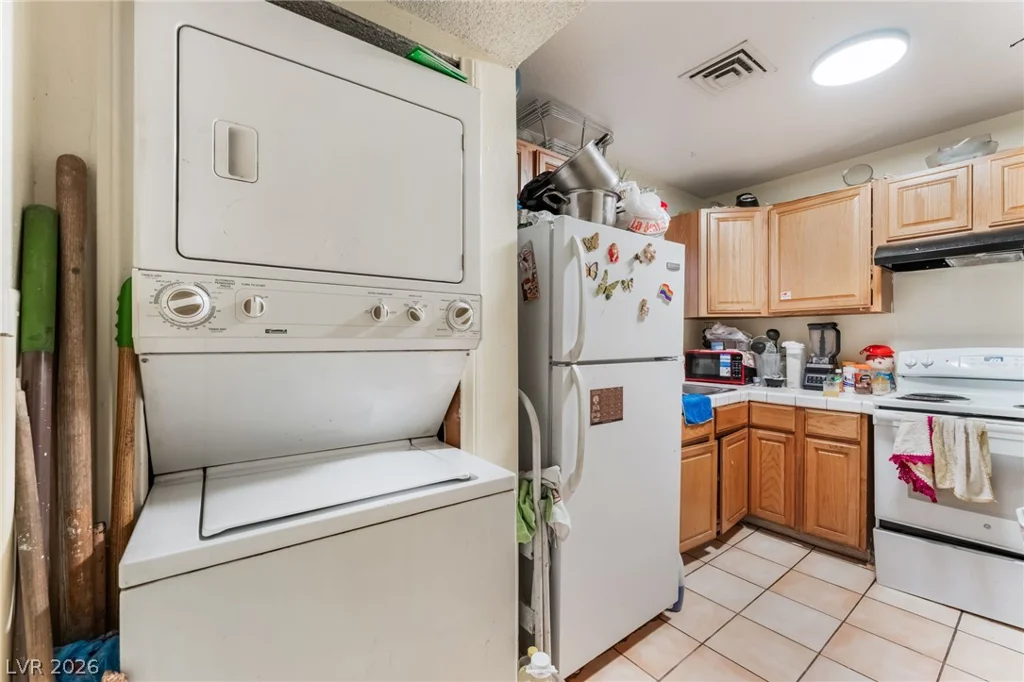 828 Sagman, Las Vegas, NV 89101
