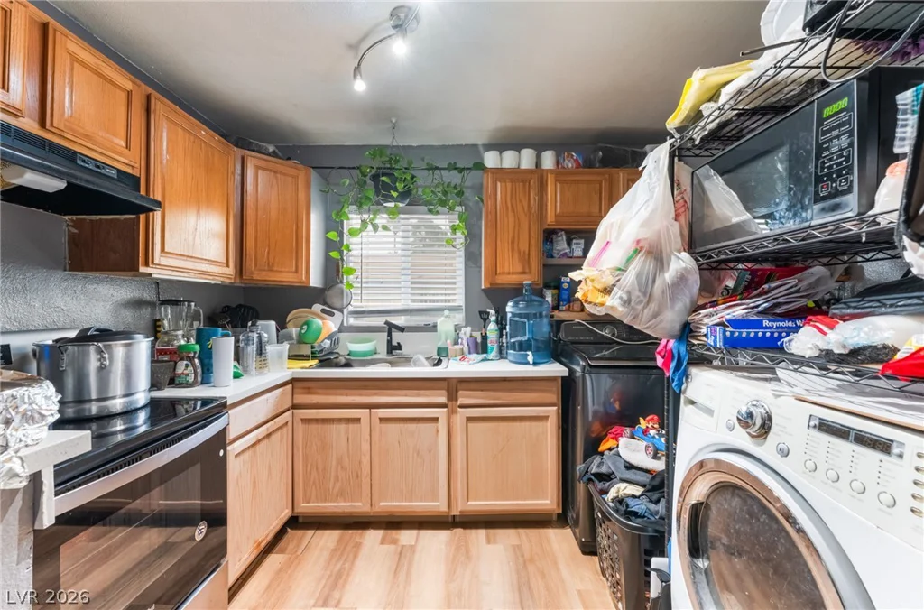 828 Sagman, Las Vegas, NV 89101
