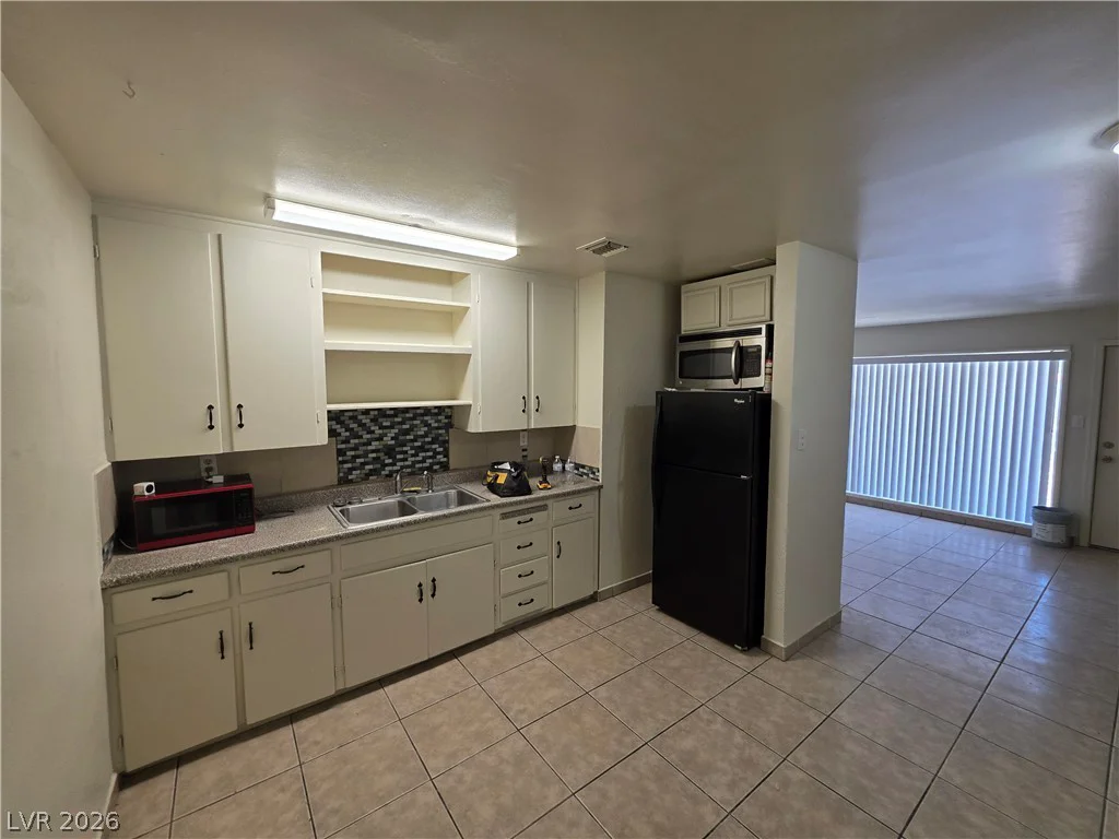 910 Magnolia, Las Vegas, NV 89108