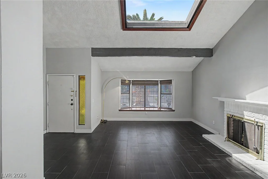 1884 Roxbury, Las Vegas, NV 89119