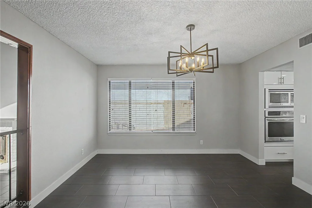 1884 Roxbury, Las Vegas, NV 89119