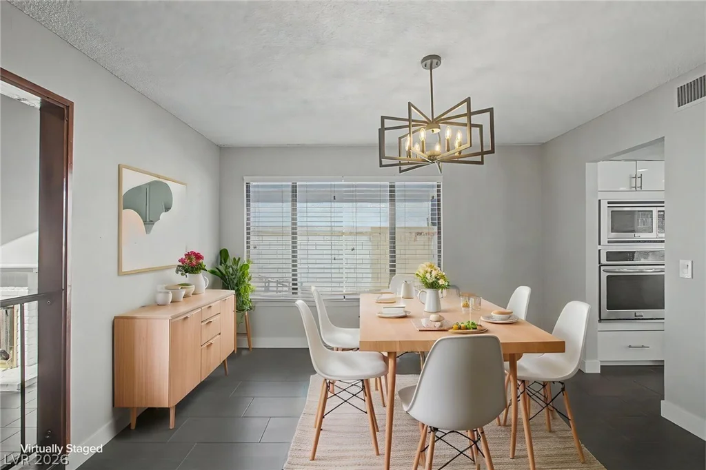 1884 Roxbury, Las Vegas, NV 89119