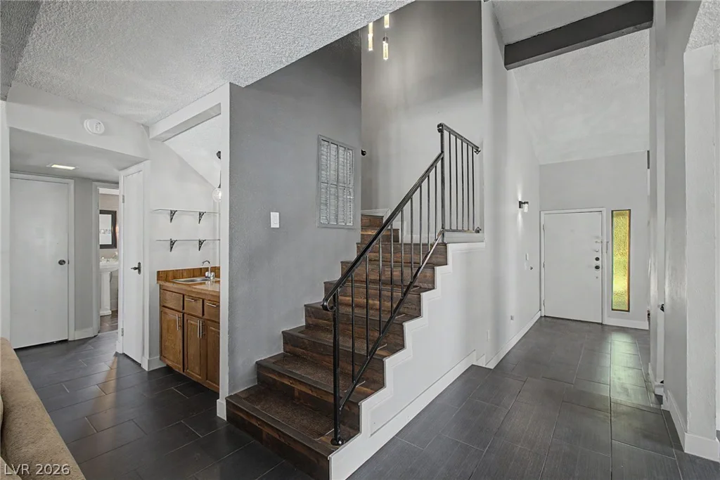 1884 Roxbury, Las Vegas, NV 89119