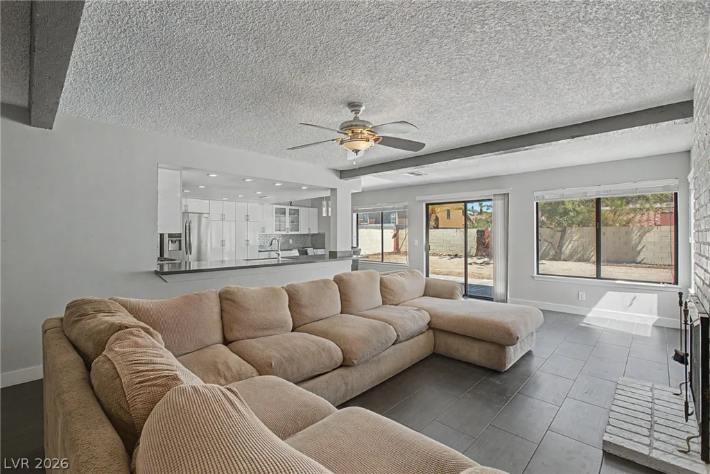1884 Roxbury, Las Vegas, NV 89119