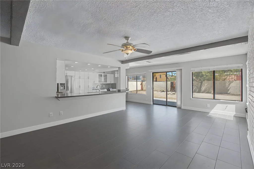 1884 Roxbury, Las Vegas, NV 89119
