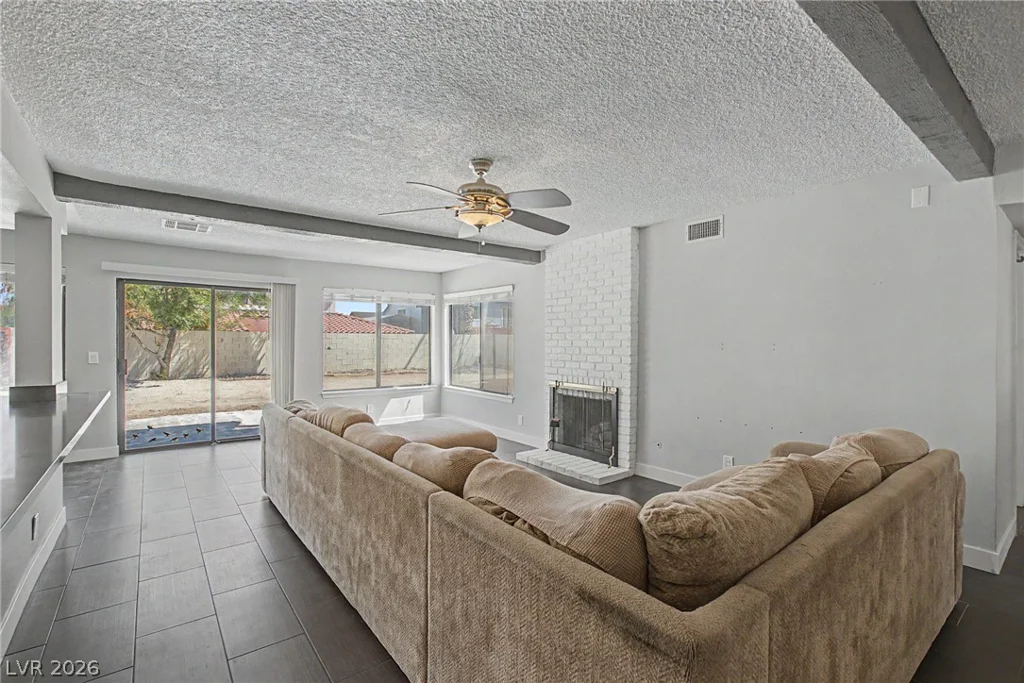 1884 Roxbury, Las Vegas, NV 89119