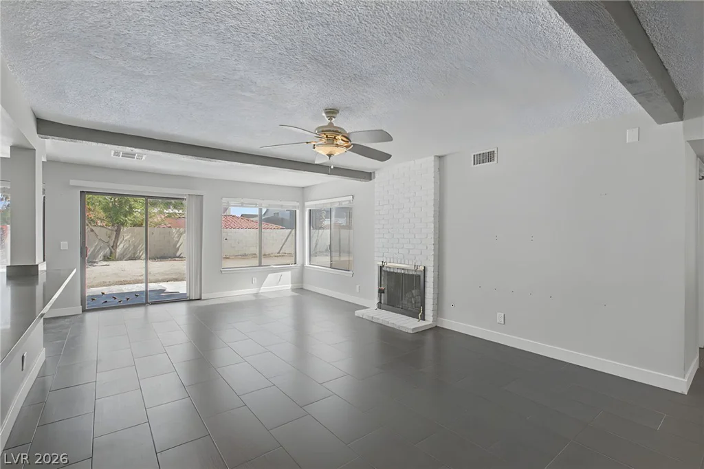 1884 Roxbury, Las Vegas, NV 89119