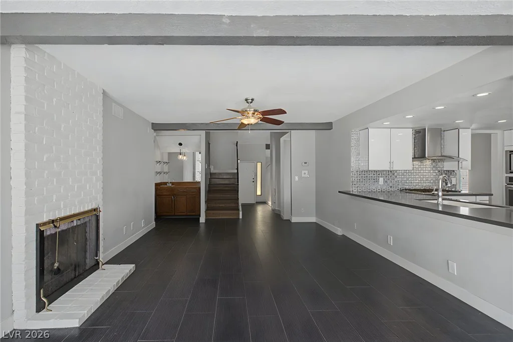 1884 Roxbury, Las Vegas, NV 89119