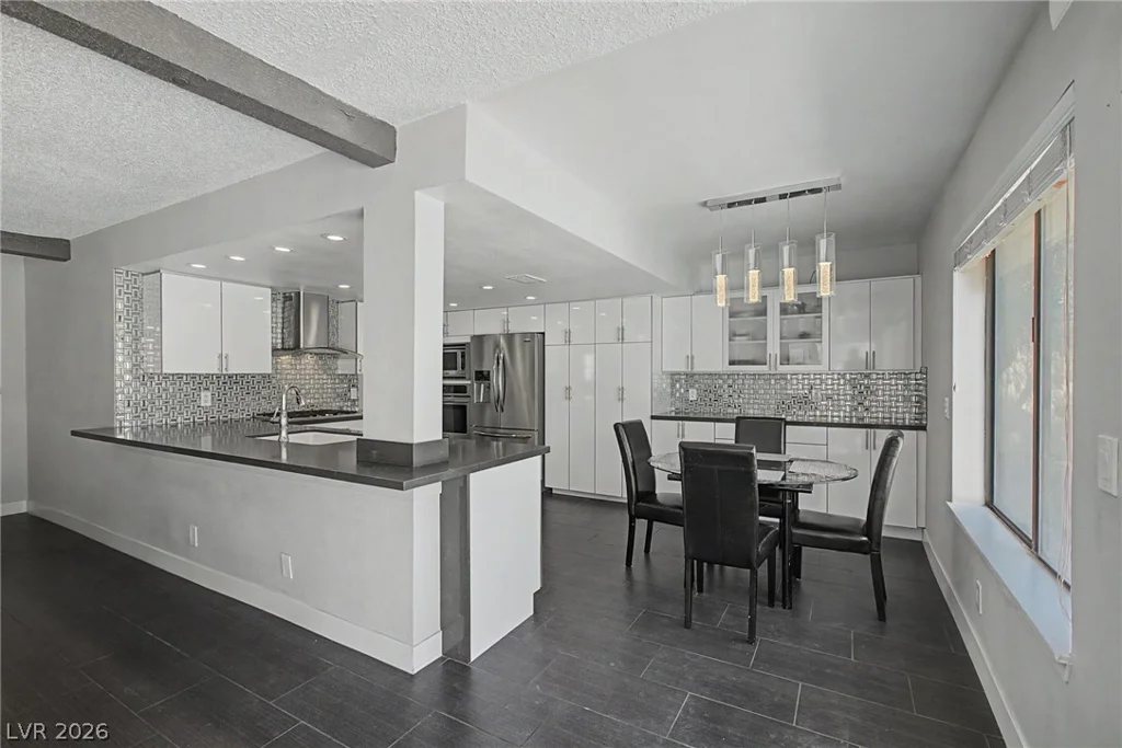 1884 Roxbury, Las Vegas, NV 89119
