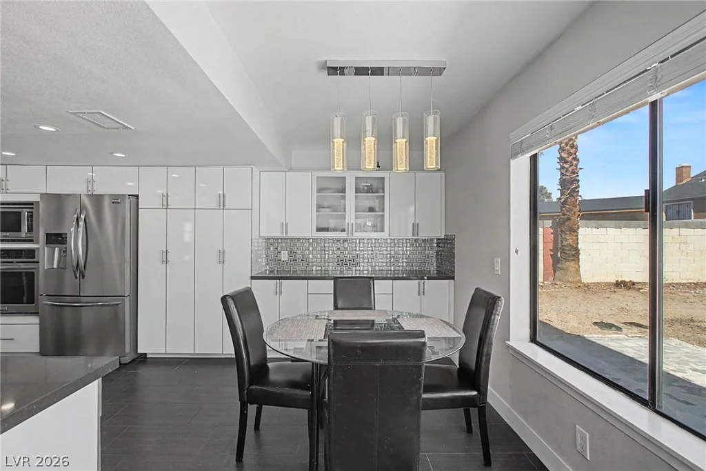1884 Roxbury, Las Vegas, NV 89119
