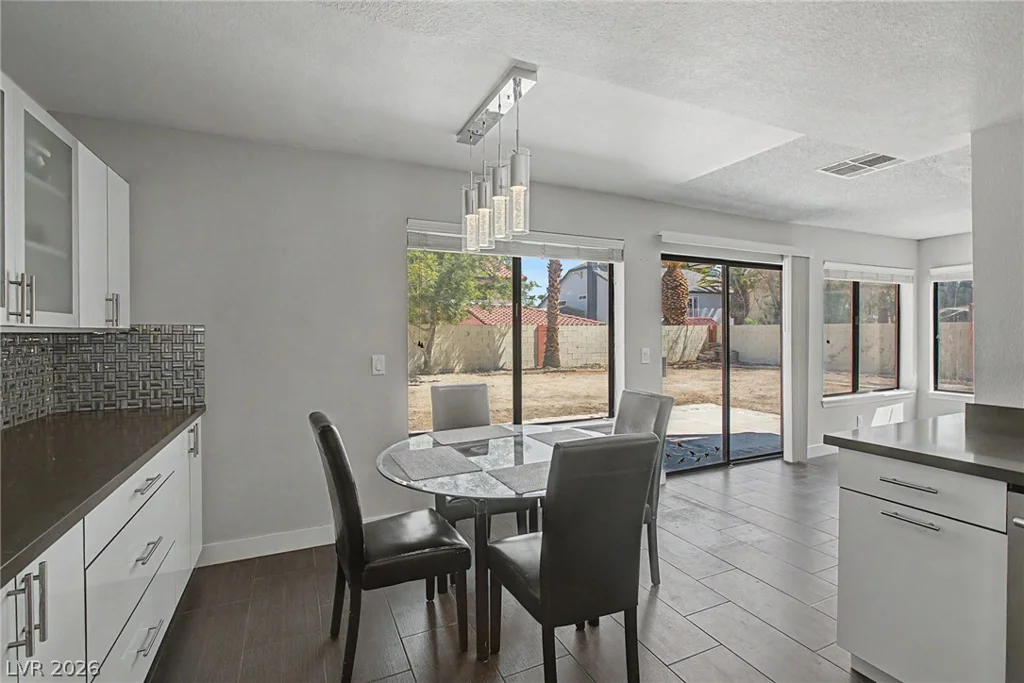 1884 Roxbury, Las Vegas, NV 89119