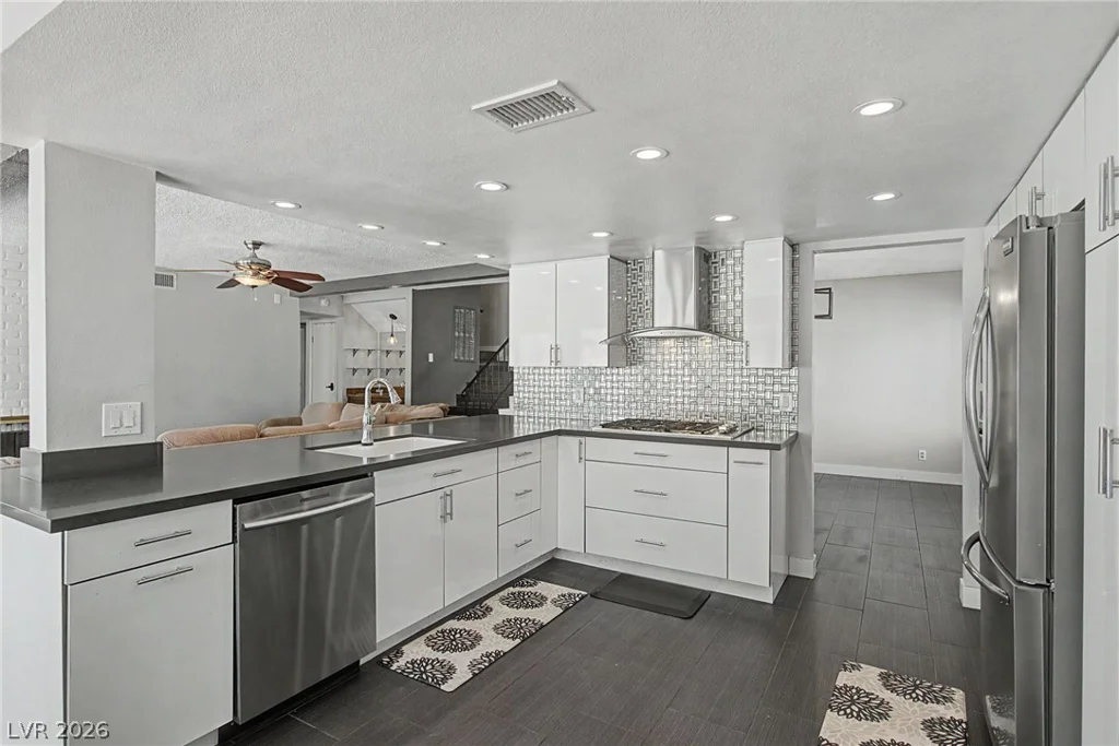 1884 Roxbury, Las Vegas, NV 89119