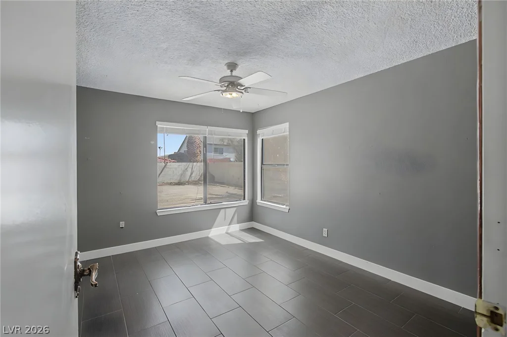 1884 Roxbury, Las Vegas, NV 89119