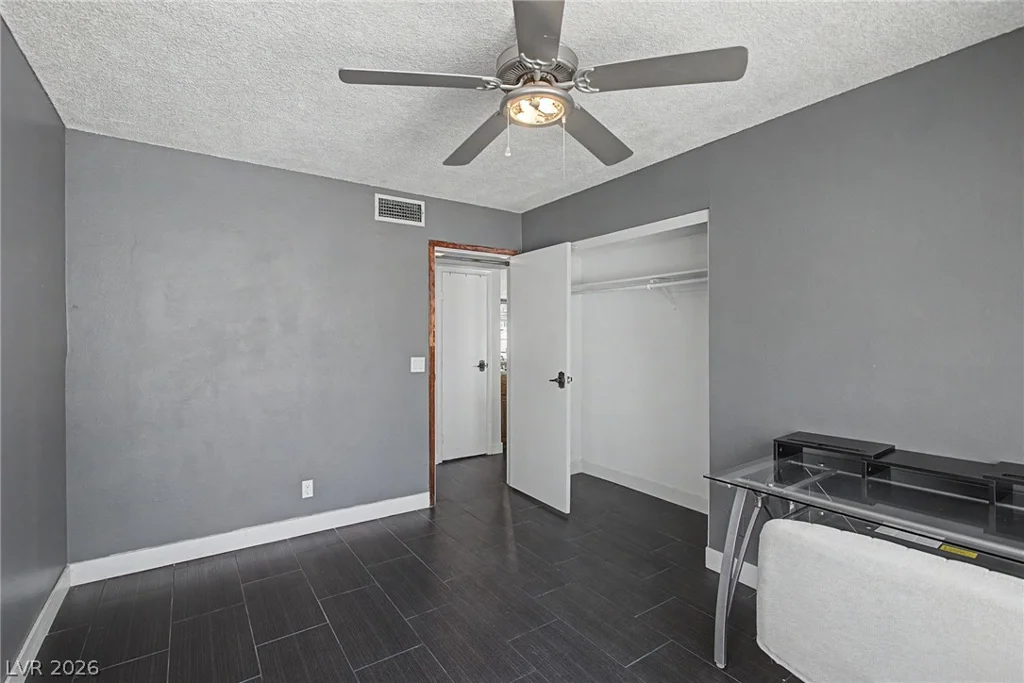 1884 Roxbury, Las Vegas, NV 89119
