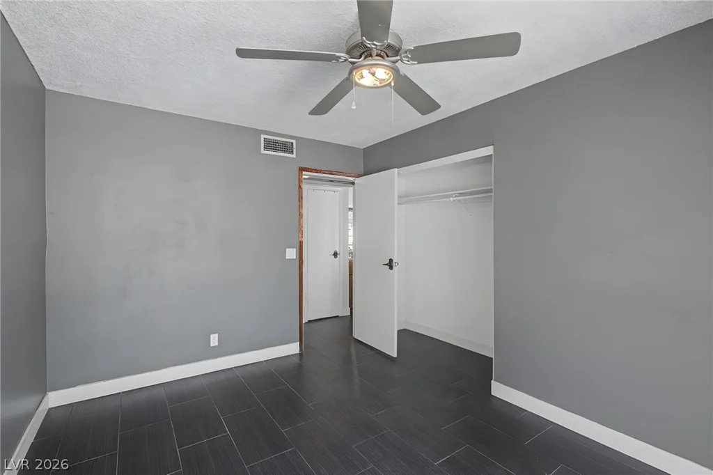 1884 Roxbury, Las Vegas, NV 89119