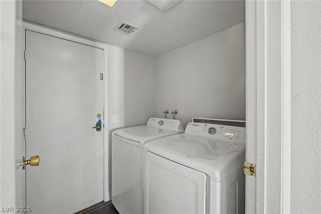 1884 Roxbury, Las Vegas, NV 89119
