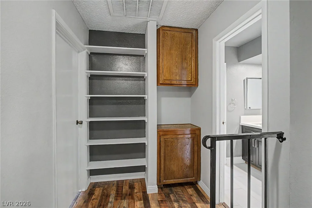 1884 Roxbury, Las Vegas, NV 89119