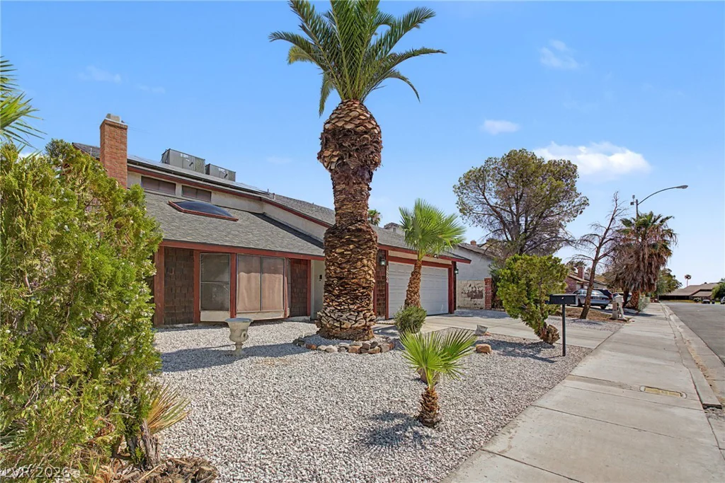 1884 Roxbury, Las Vegas, NV 89119