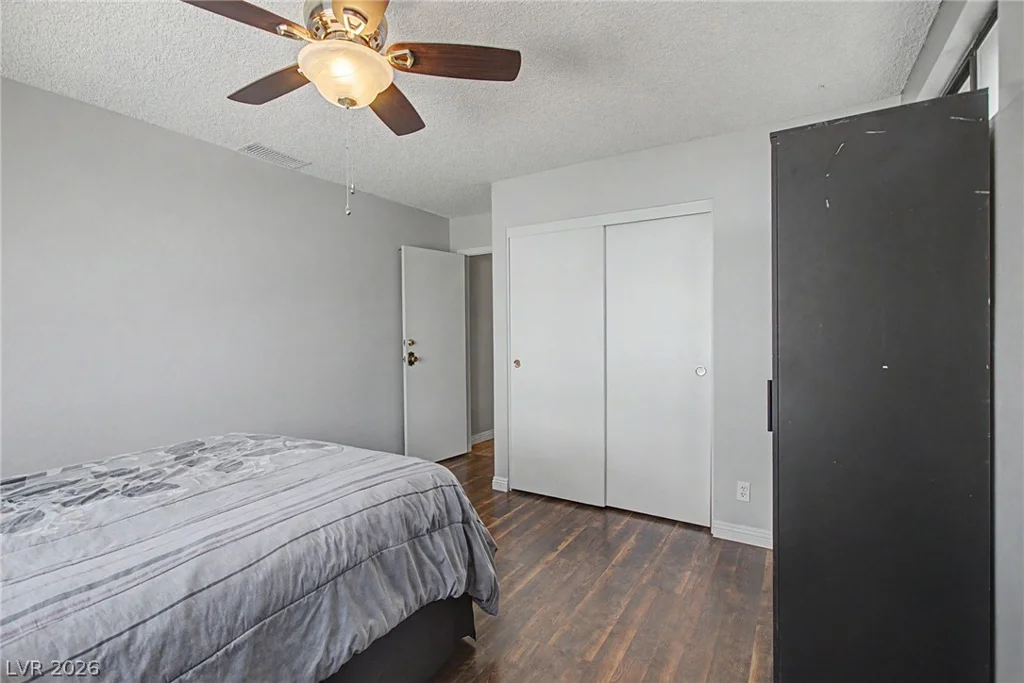 1884 Roxbury, Las Vegas, NV 89119