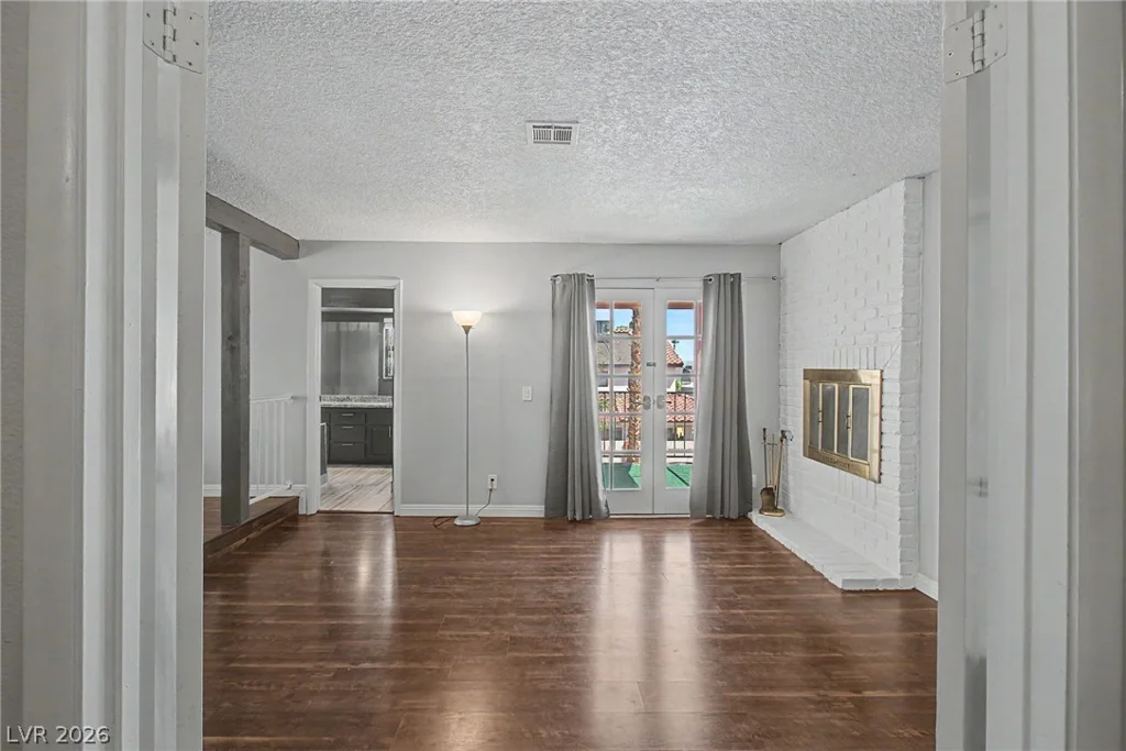 1884 Roxbury, Las Vegas, NV 89119