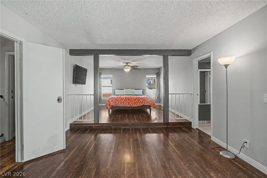 1884 Roxbury, Las Vegas, NV 89119