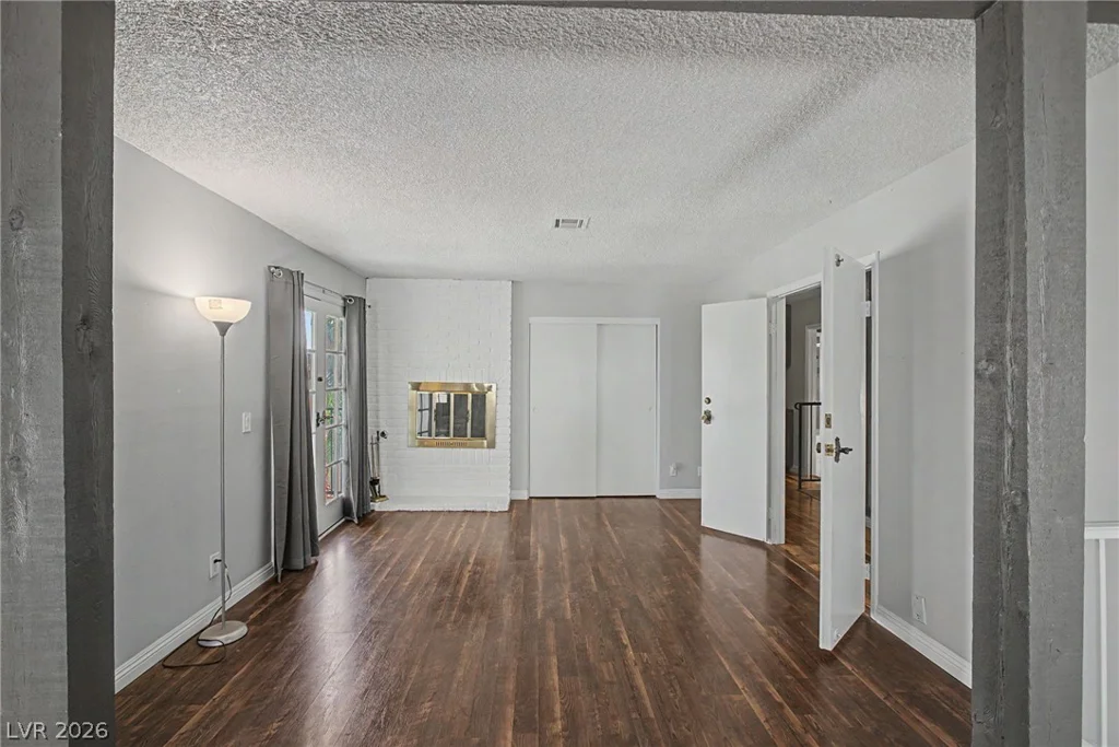 1884 Roxbury, Las Vegas, NV 89119