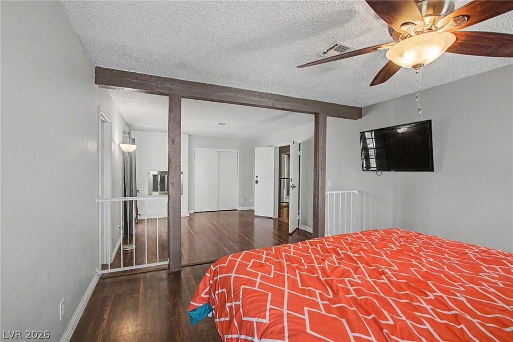 1884 Roxbury, Las Vegas, NV 89119