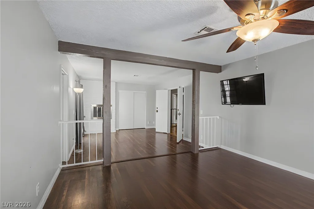 1884 Roxbury, Las Vegas, NV 89119