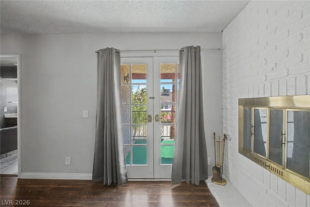 1884 Roxbury, Las Vegas, NV 89119