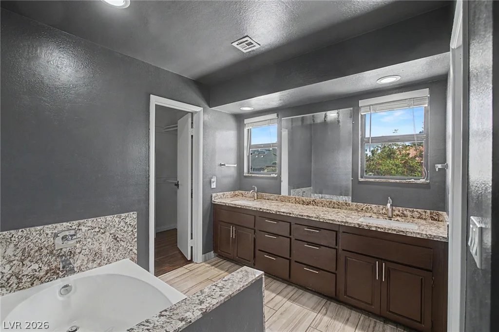 1884 Roxbury, Las Vegas, NV 89119
