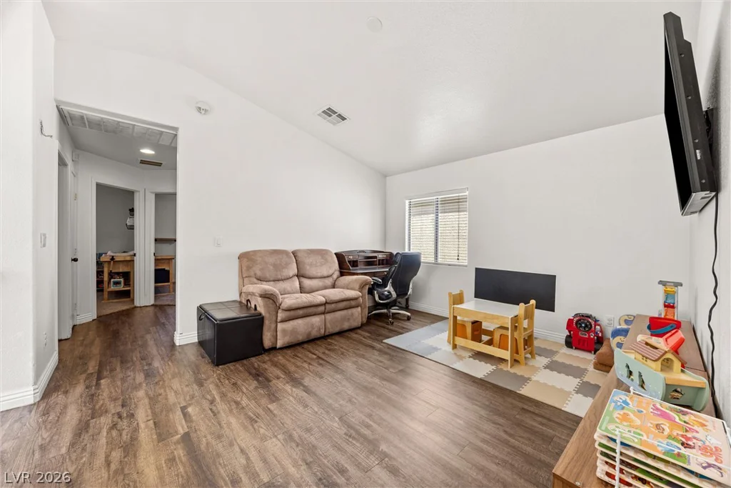 6476 Raven Hall, North Las Vegas, NV 89084