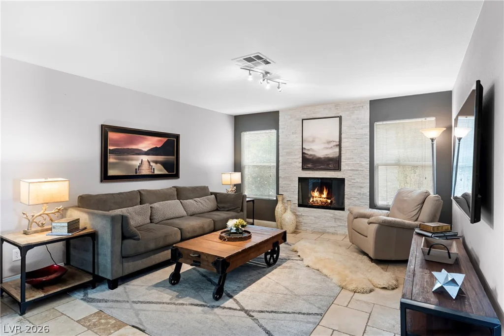 1432 Desert Hills, Las Vegas, NV 89117