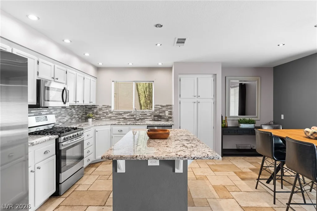 1432 Desert Hills, Las Vegas, NV 89117