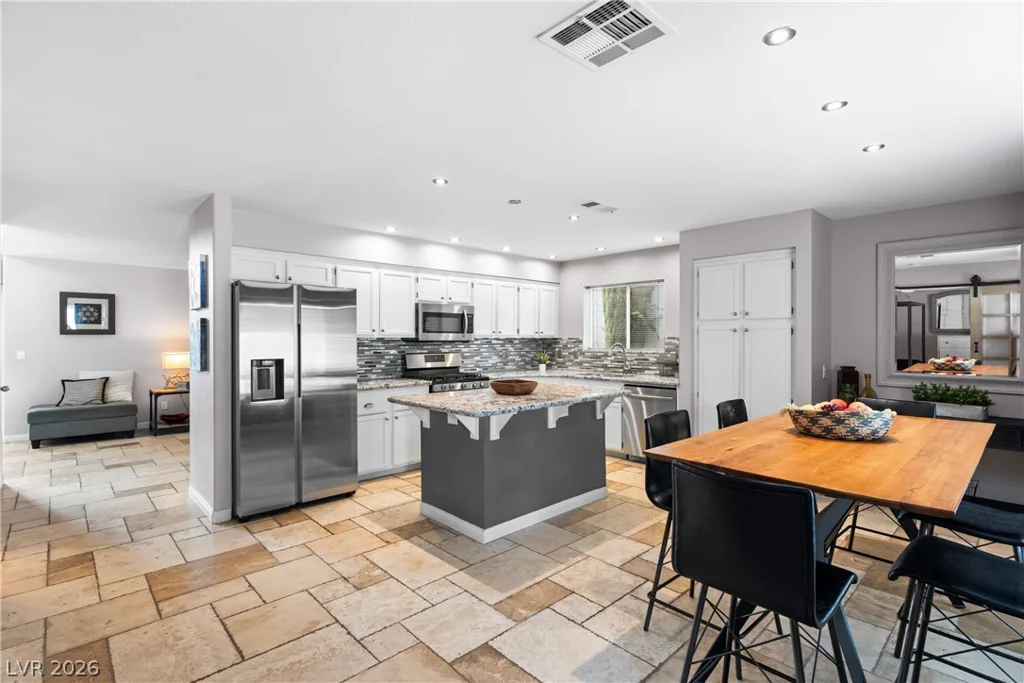 1432 Desert Hills, Las Vegas, NV 89117