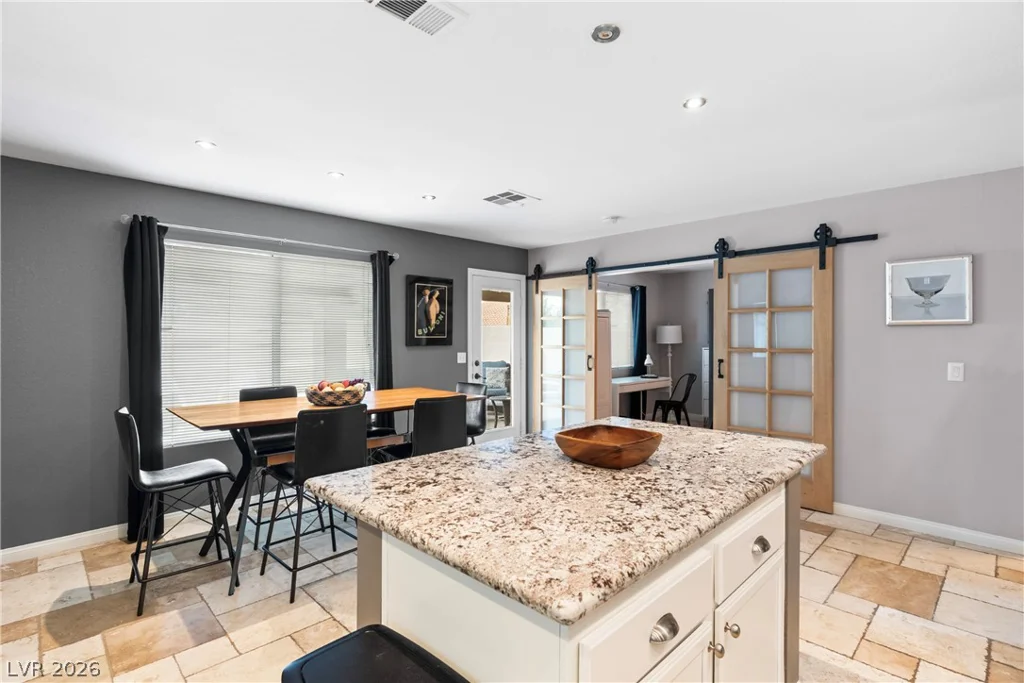 1432 Desert Hills, Las Vegas, NV 89117